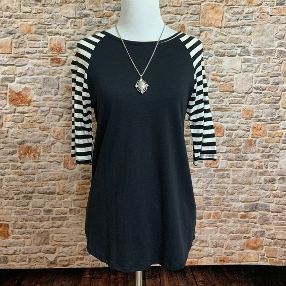 NWT Agnes & Dora Black and Ivory Raglan Top - Picture 1 of 1